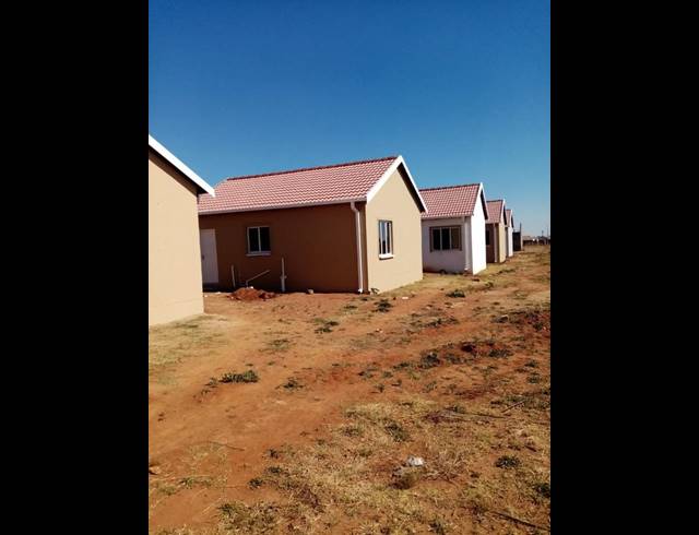 2 BEDROOM HOUSE FOR SALE IN LENASIA SOUTH